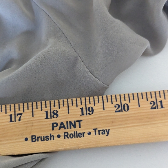 Romeo Juliet Culture Raffle Blouse Sz Small Light Grey Top - Picture 8 of 10